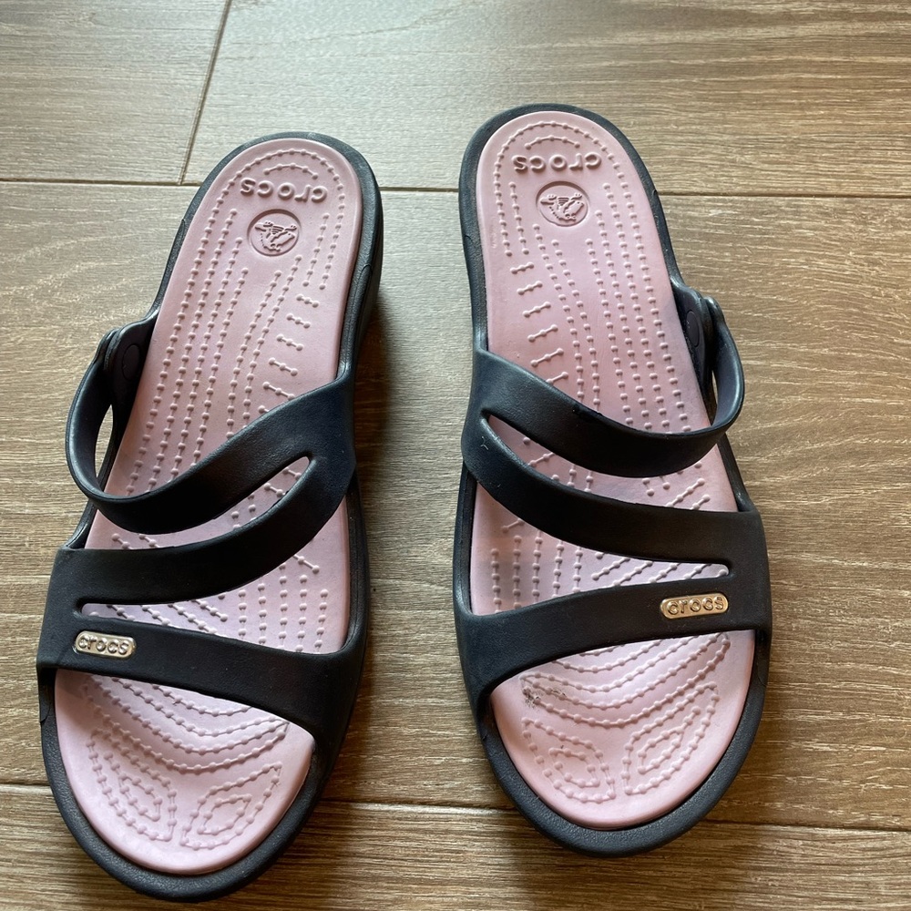 Croc sandals size 7